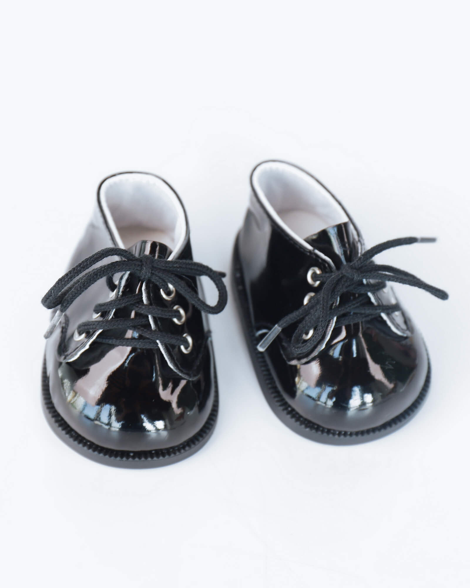 Lacing leather shoes | Teddy Bear Clothes-Getahug