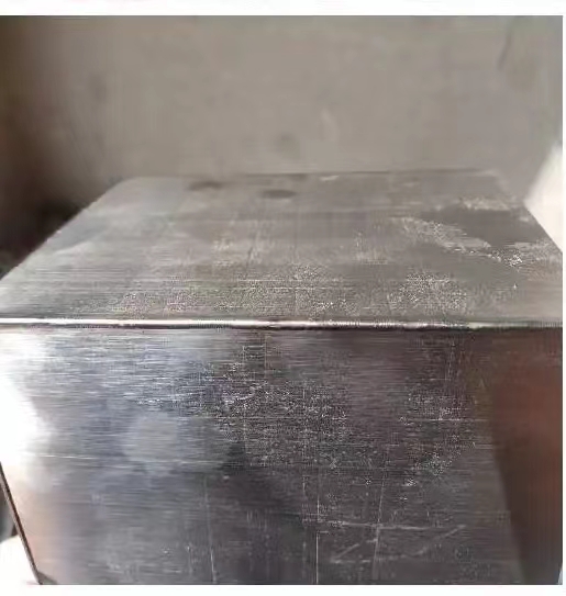 How does a handheld laser welding machine weld fish scales?