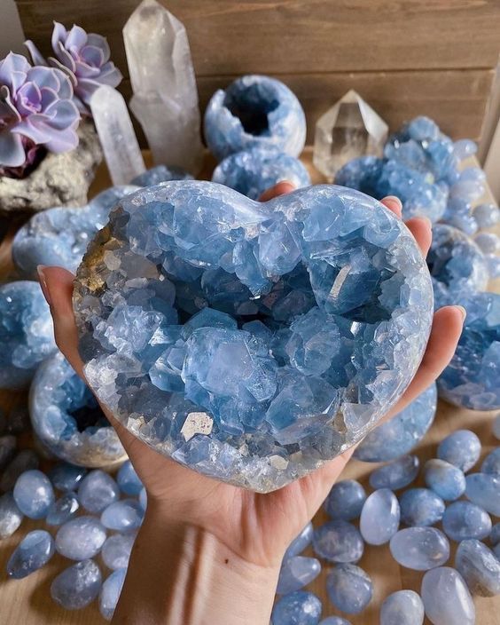 What is the best way to store crystals?STALCRY