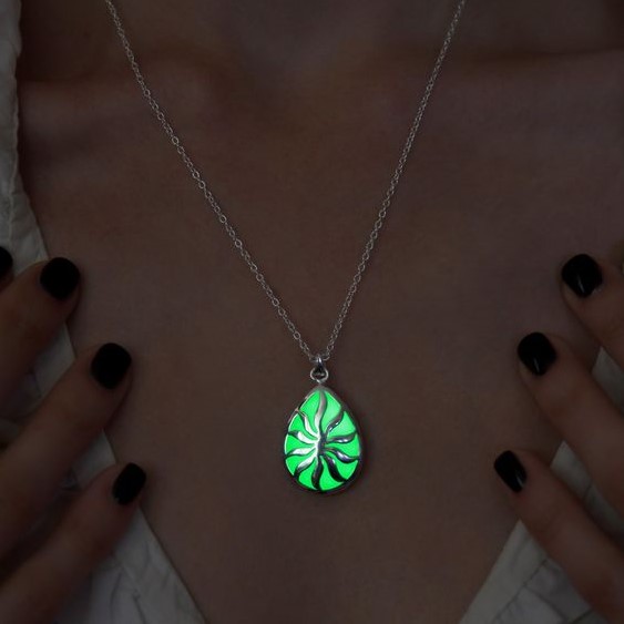 Does Peridot Glow In The Dark? STALCRY