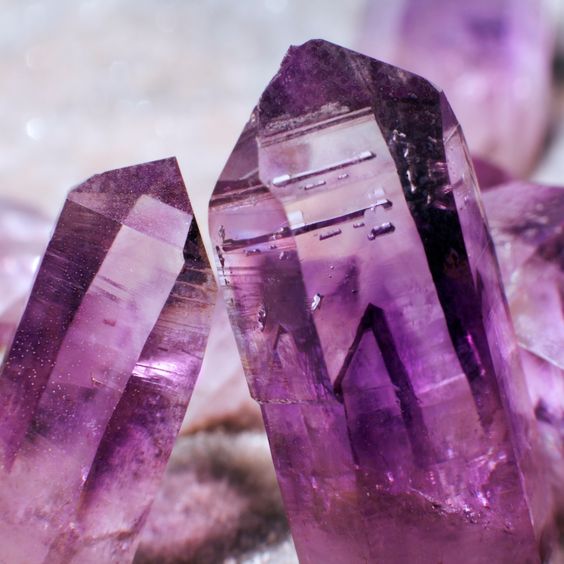 What is the amethyst crystal used for? STALCRY