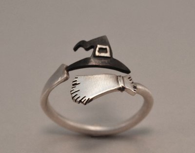 Halloween Hug Ring