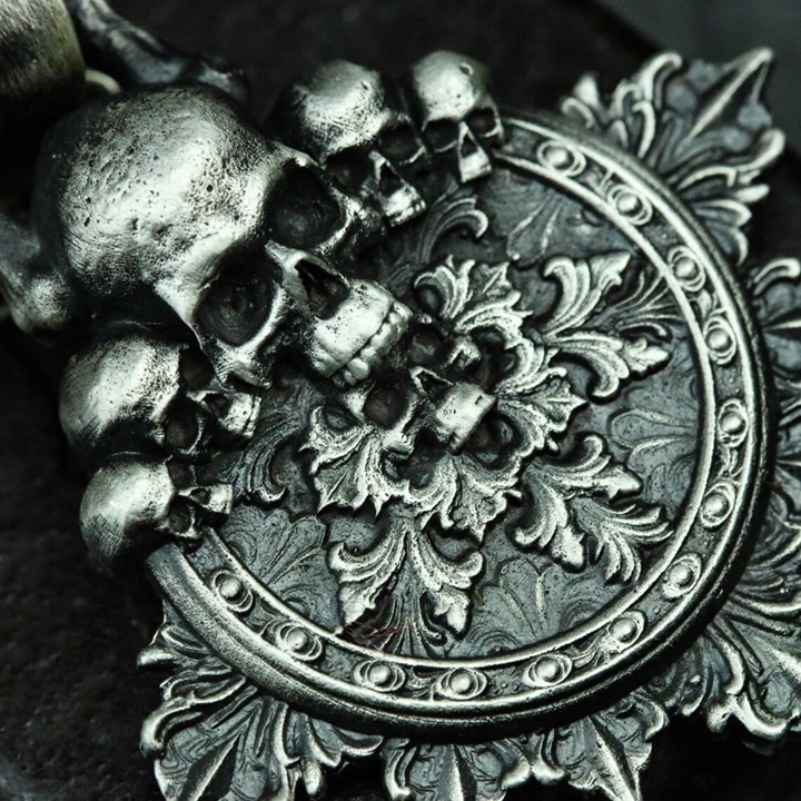 Gothic skull glory medallion necklace / pendant