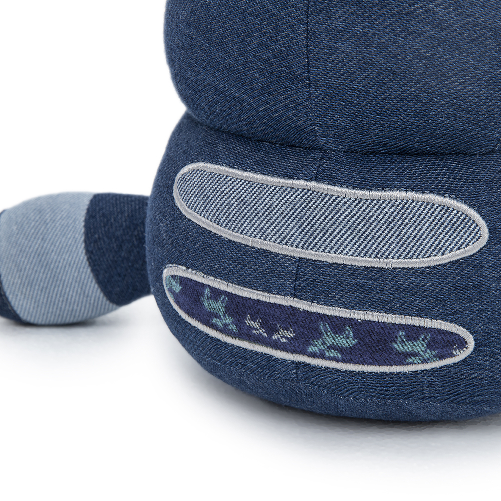 stitch details of an exquisite fat lovely cat dolls