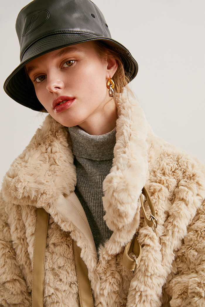 Lamb wool coat women's winter 2021 new niche motorcycle clothing lamb wool short wool coat