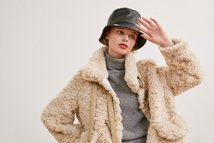 Lamb wool coat women's winter 2021 new niche motorcycle clothing lamb wool short wool coat