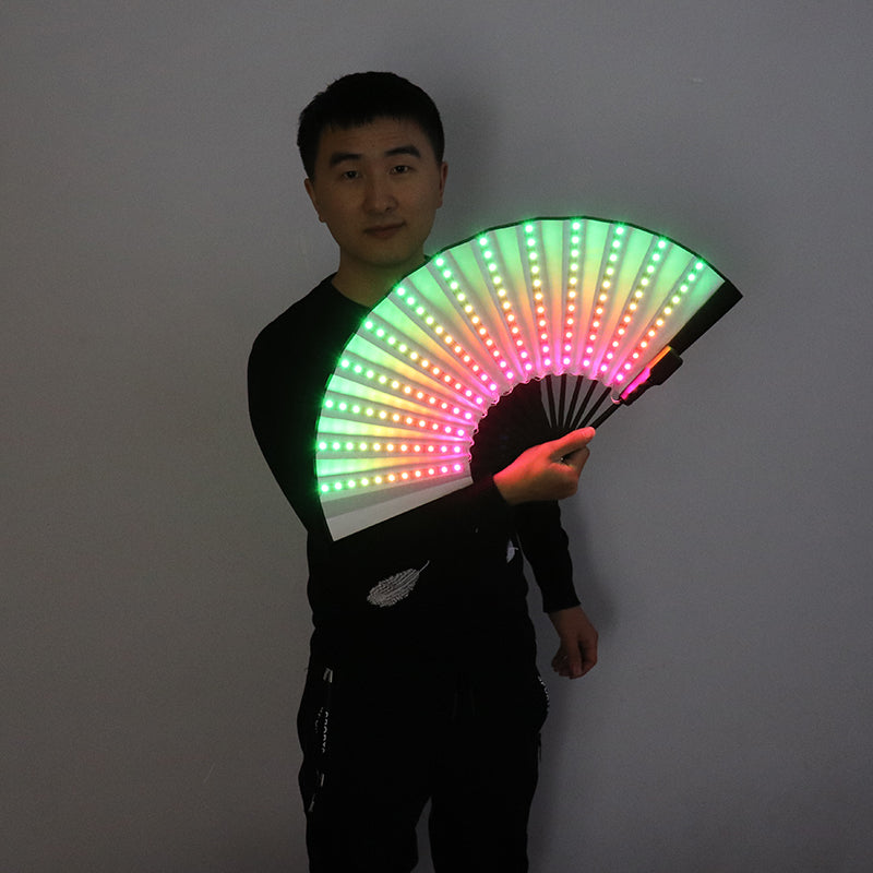 Full color LED fan-dressweeks
