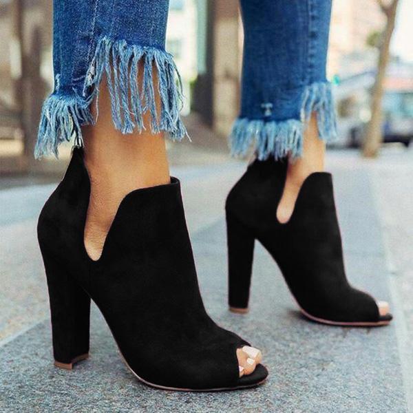 Shoemona Women Solid Peep Toe Chunky Heeled Boots
