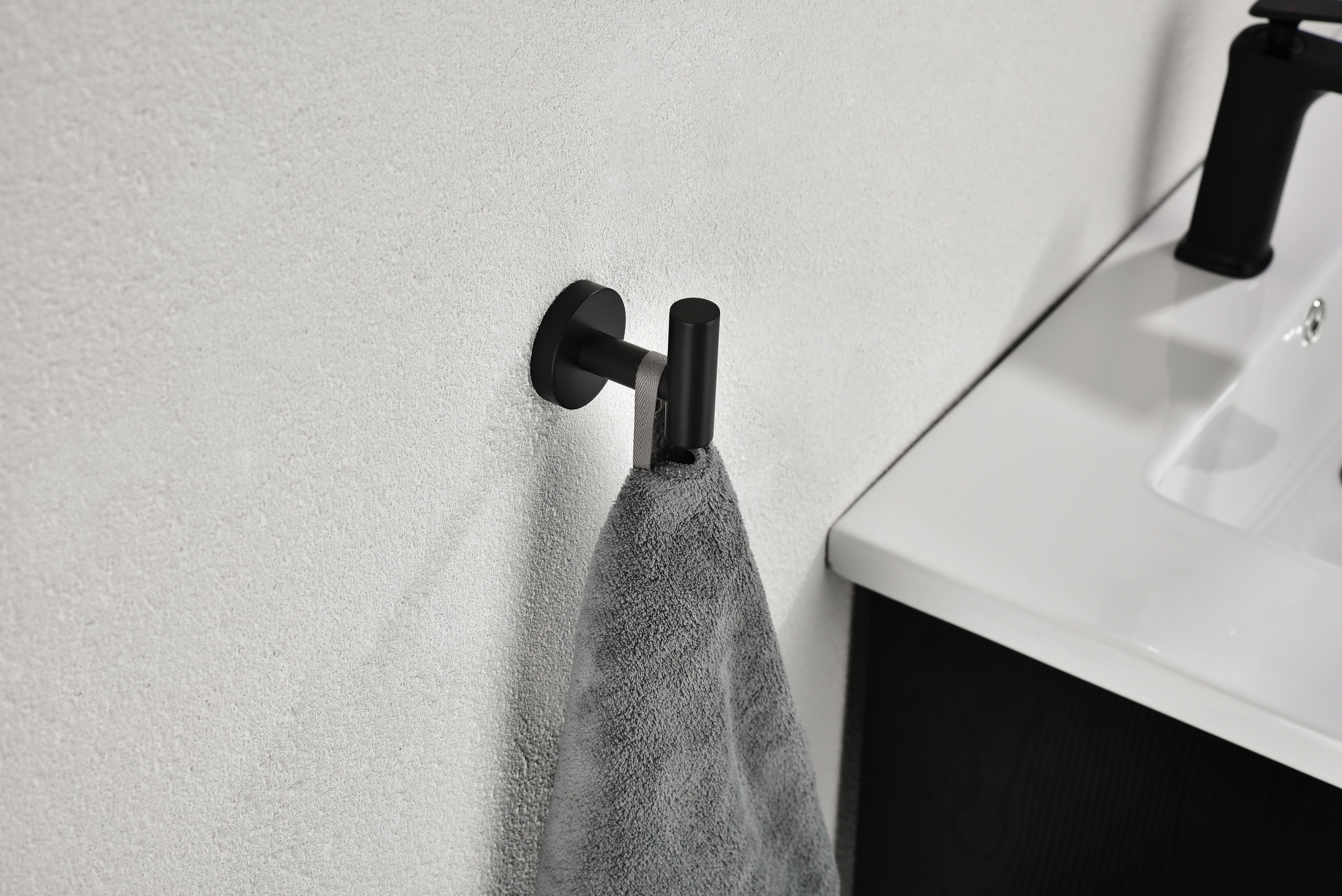 Bathroom Hardware Set Rustfree – 3-Piece Set in Brushed Nickel Finish / Black