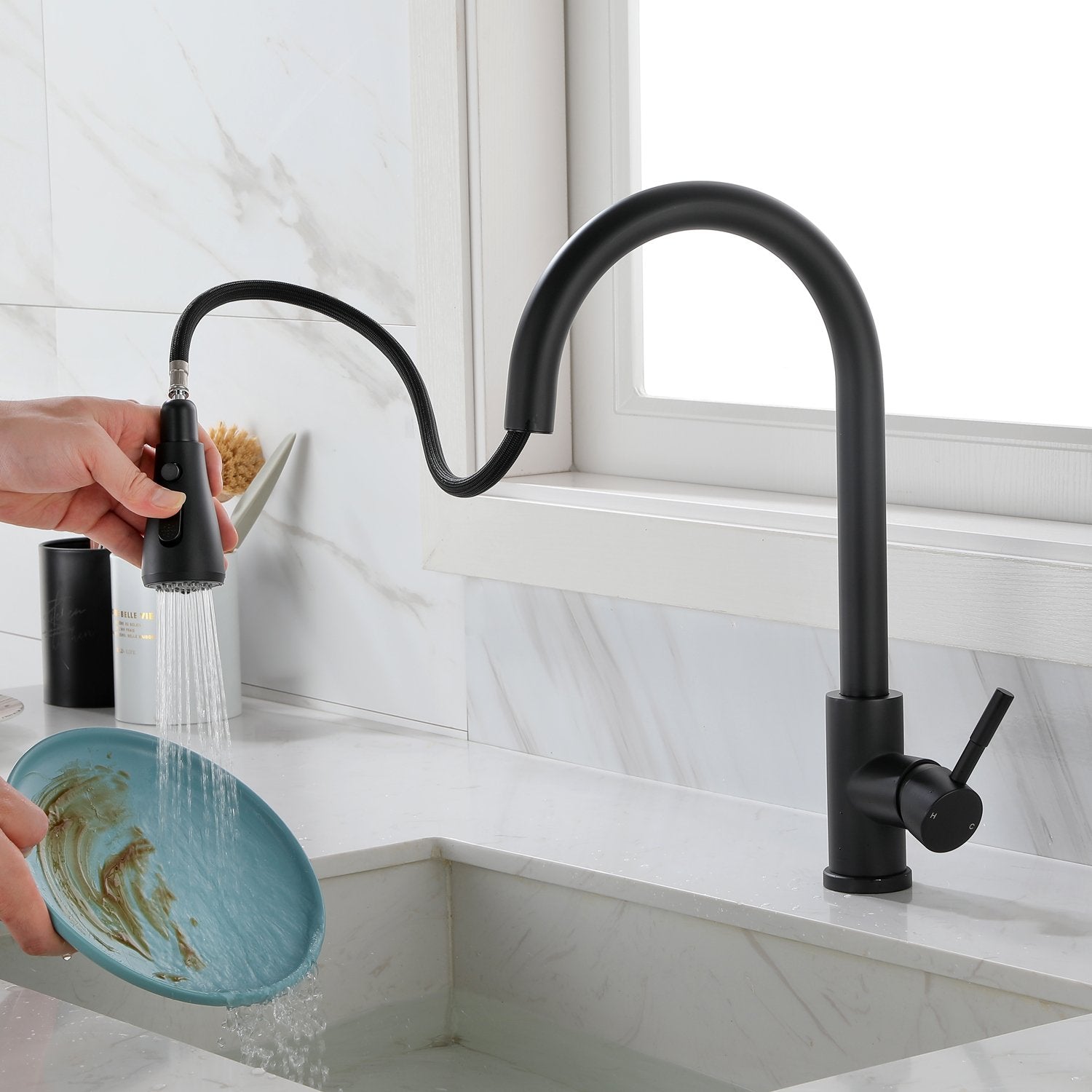 Kitchen Faucet with Pull Out Sprayer in Matte Black-Boyel Living