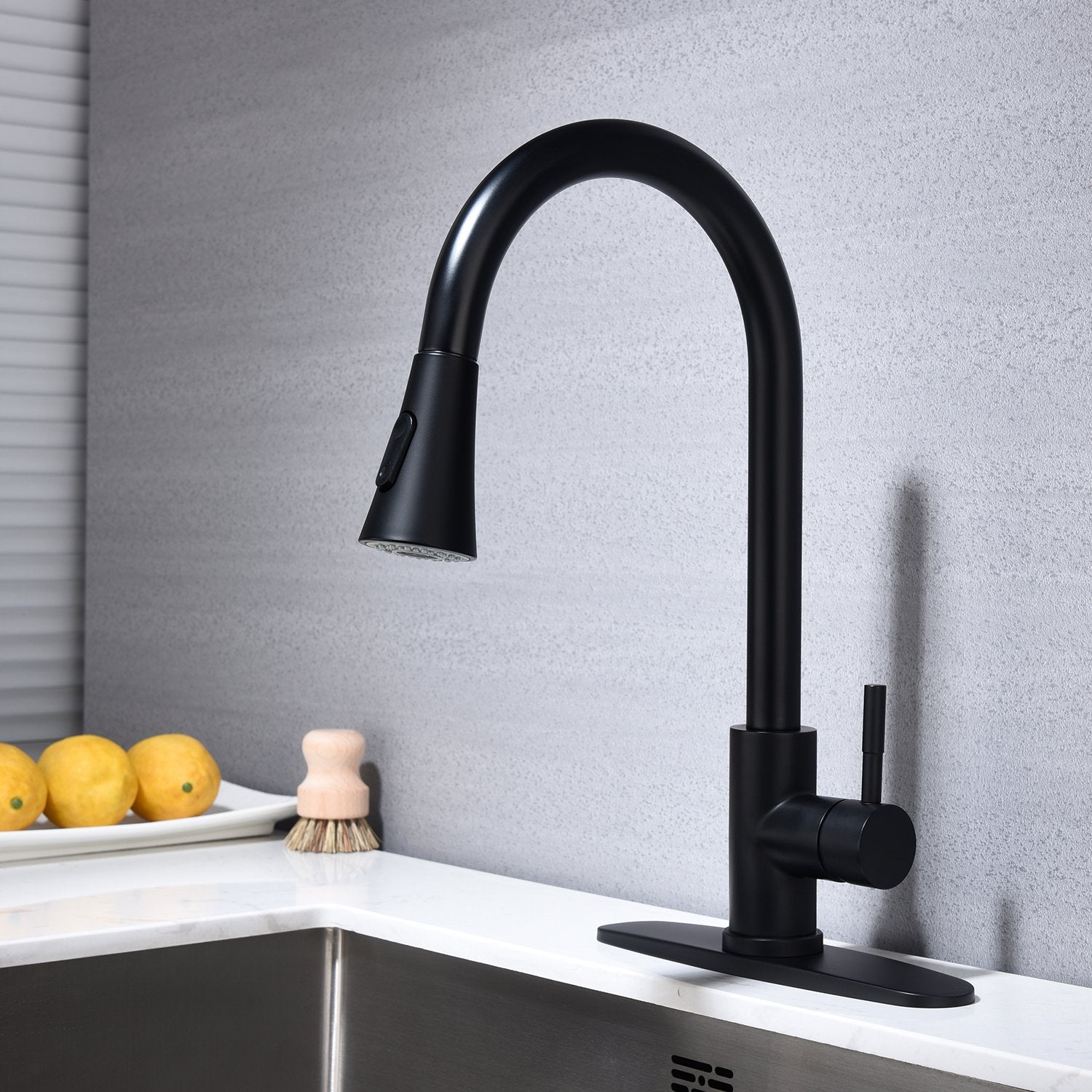 Kitchen Faucet with Pull Out Sprayer in Matte Black-Boyel Living