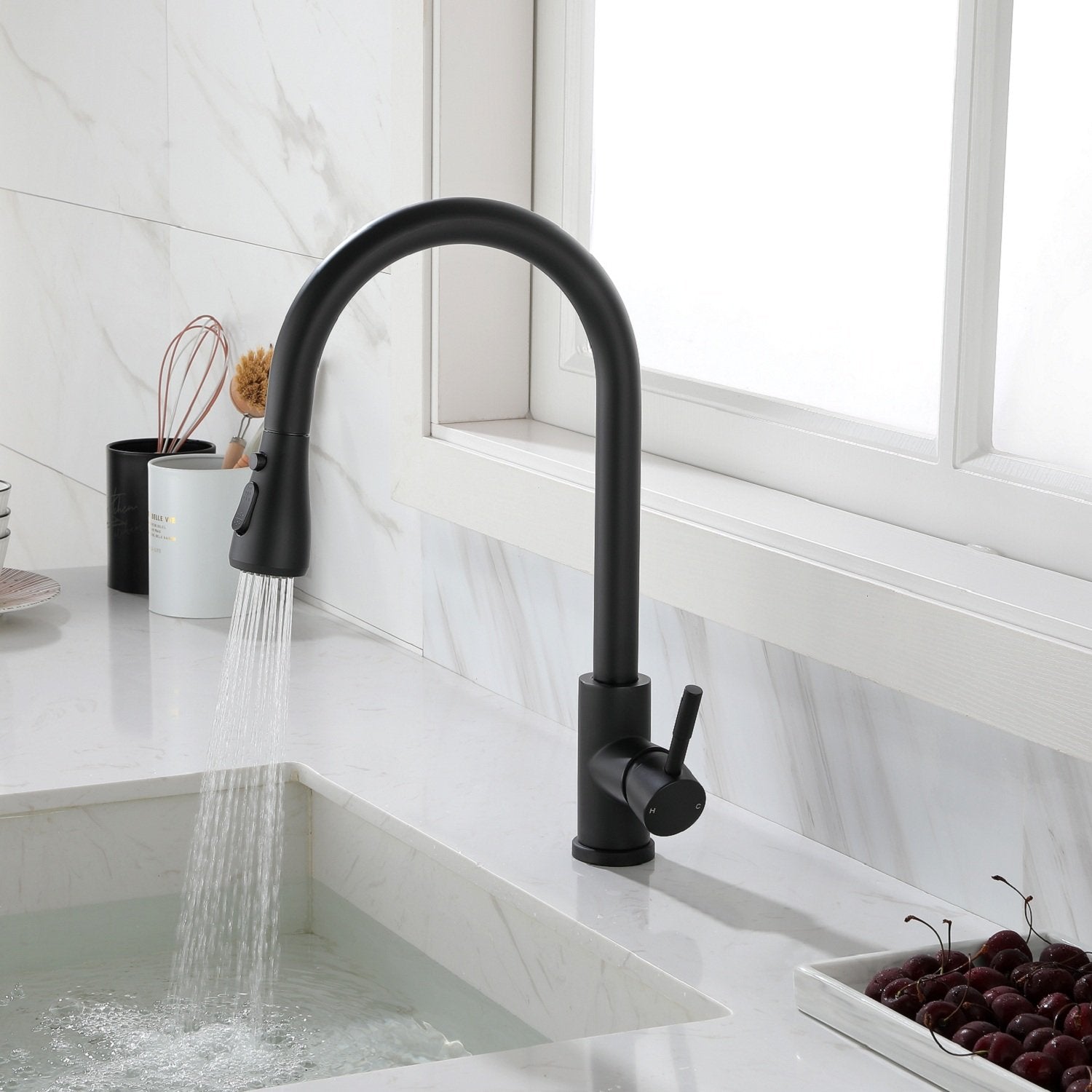 Kitchen Faucet with Pull Out Sprayer in Matte Black-Boyel Living