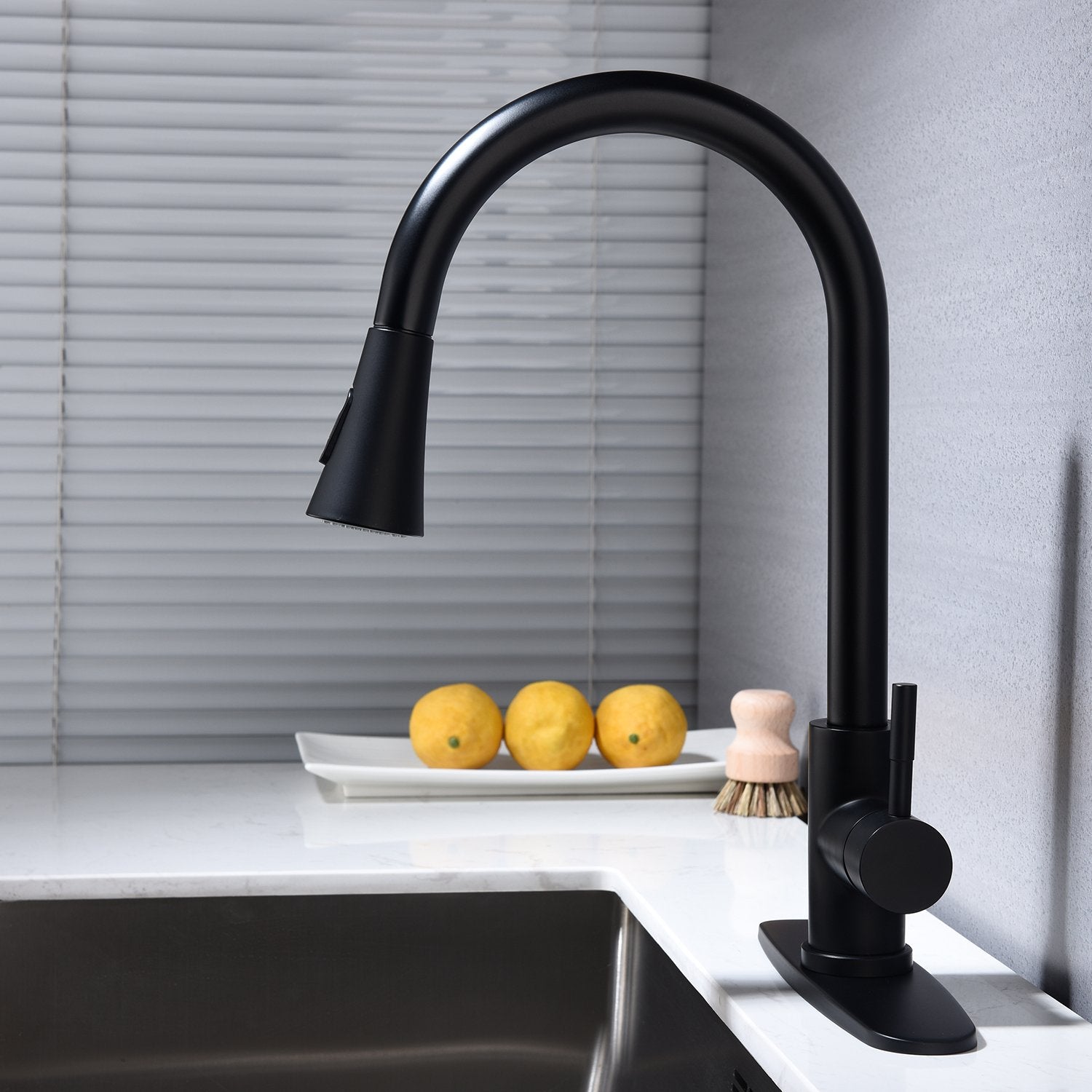 Kitchen Faucet with Pull Out Sprayer in Matte Black-Boyel Living