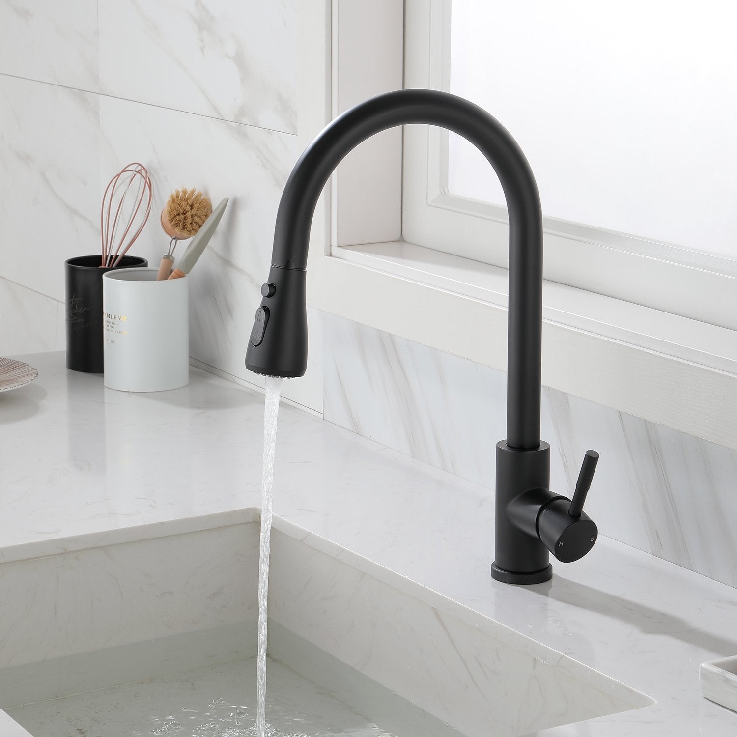 Kitchen Faucet with Pull Out Sprayer in Matte Black-Boyel Living