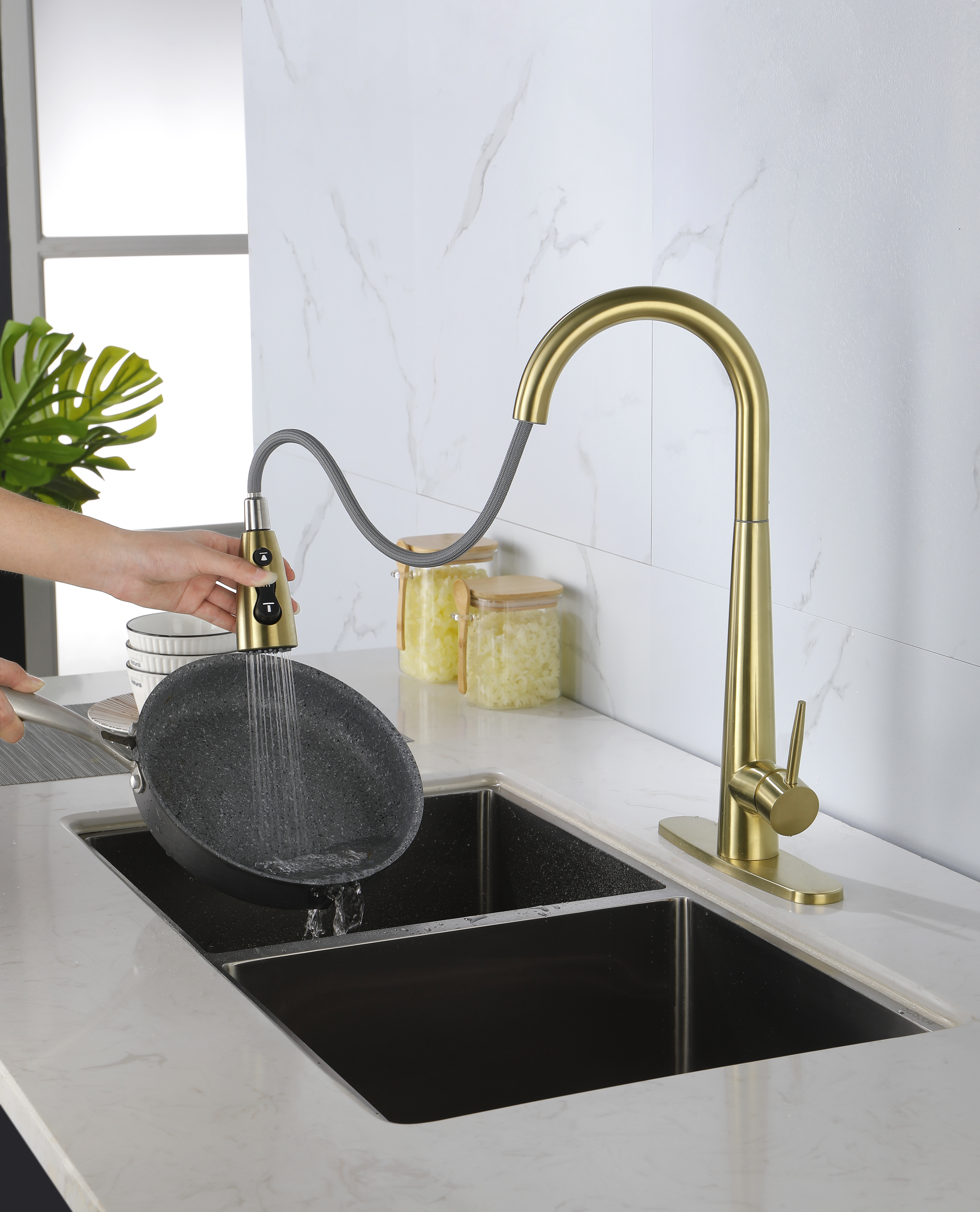 Kitchen Faucet with Pull Down Sprayer , High Arc Single Handle Kitchen Sink Faucet with Deck Plate, Commercial Modern Stainless Steel Kitchen Faucets