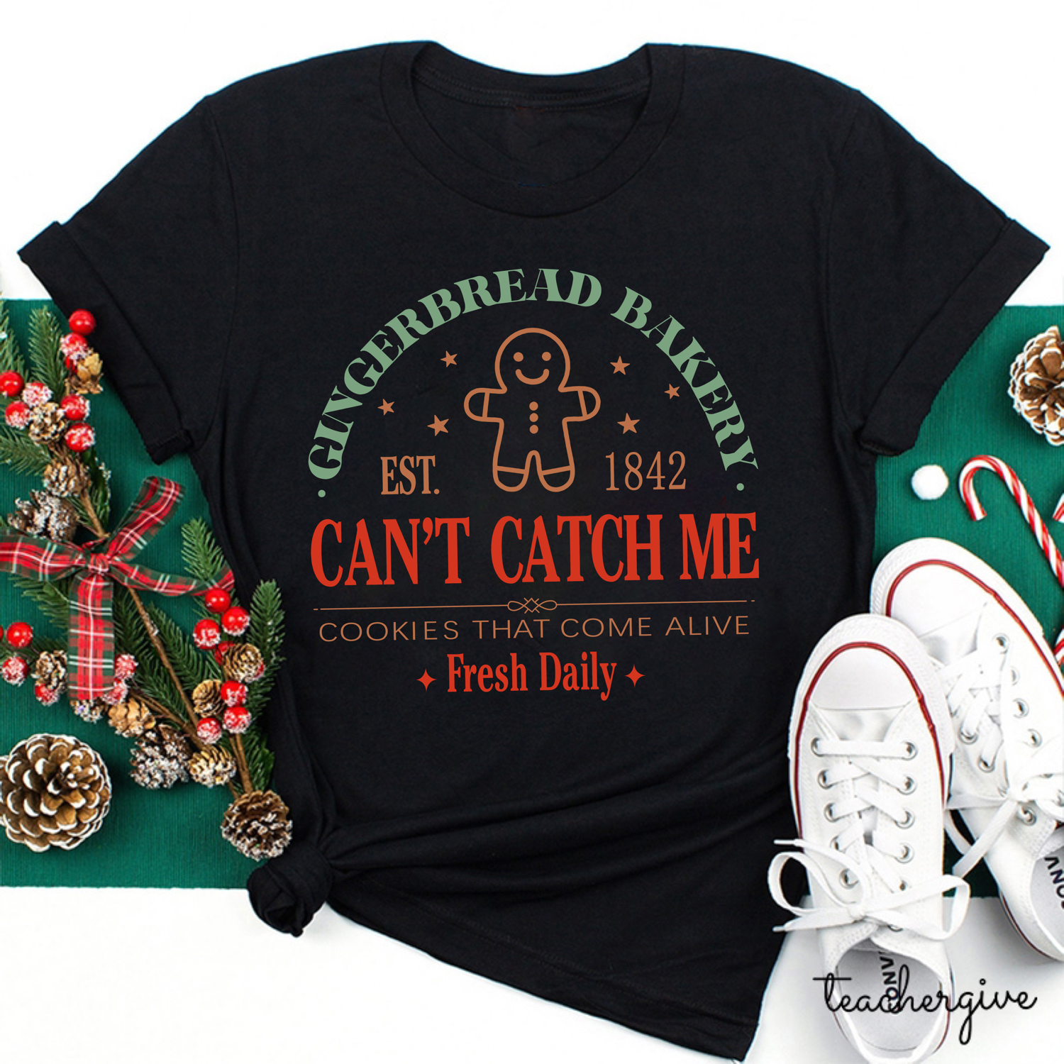 Gingerbread Bakery Can't Catch Me Cookies That Come Alive Teacher T-Shirt