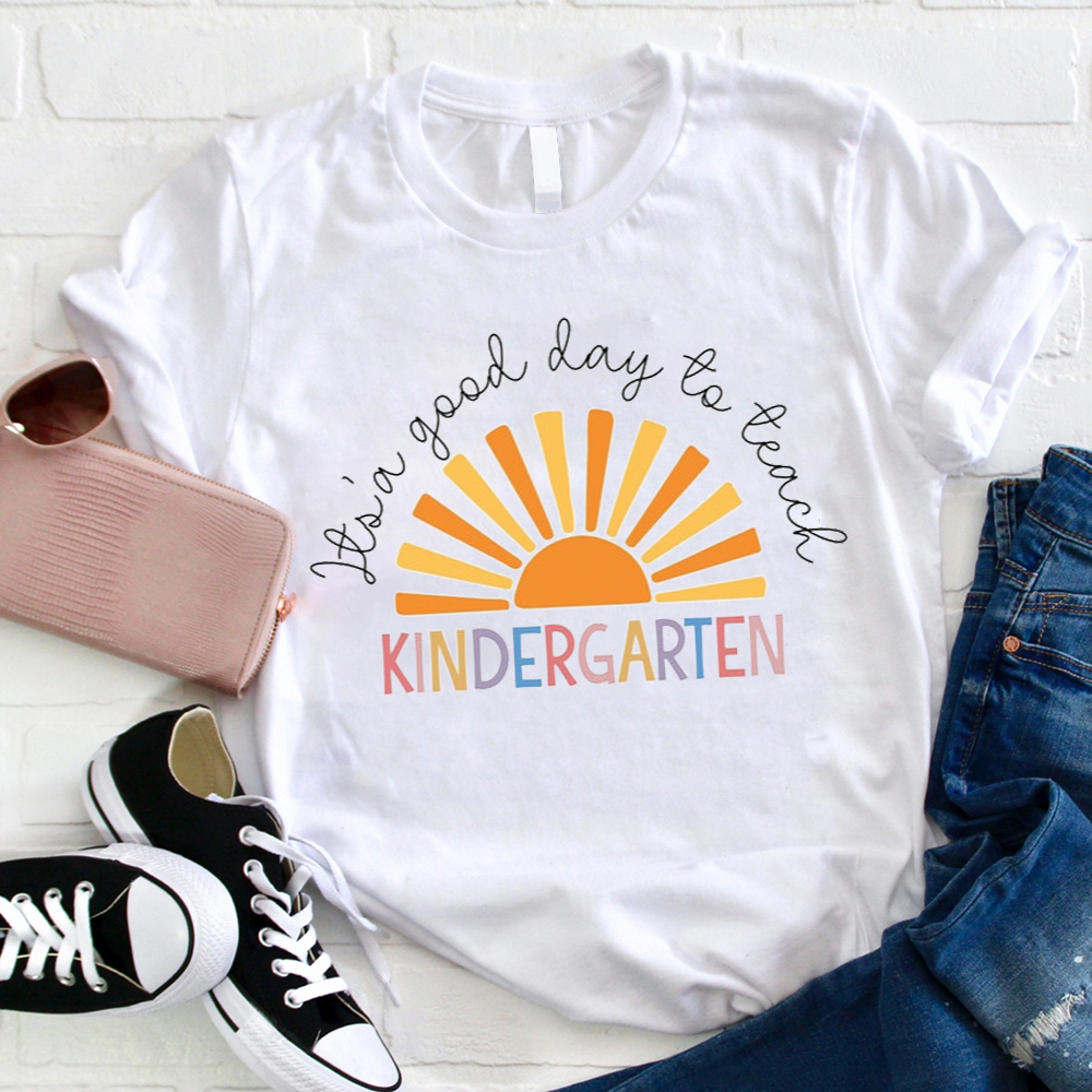 Personalized It's A Good Sunny Day To Learn Teacher T-Shirt