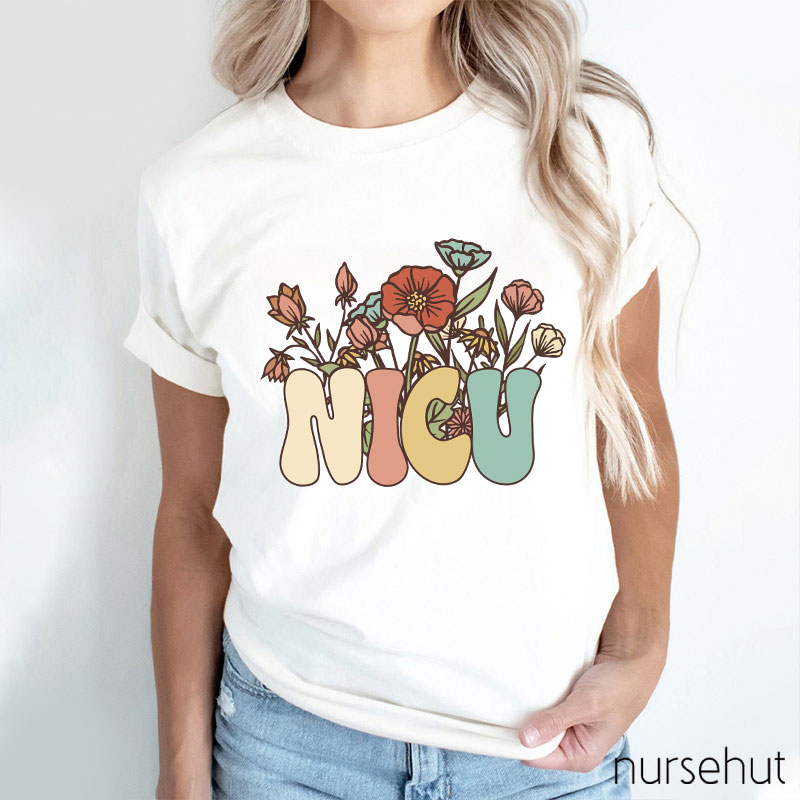 Pretty NICU Nurse With Flowers Nurse T-Shirt