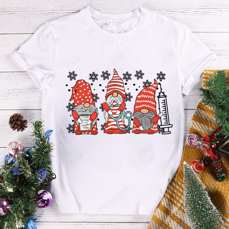 Gnomes Christmas Vibes Nurse T-Shirt