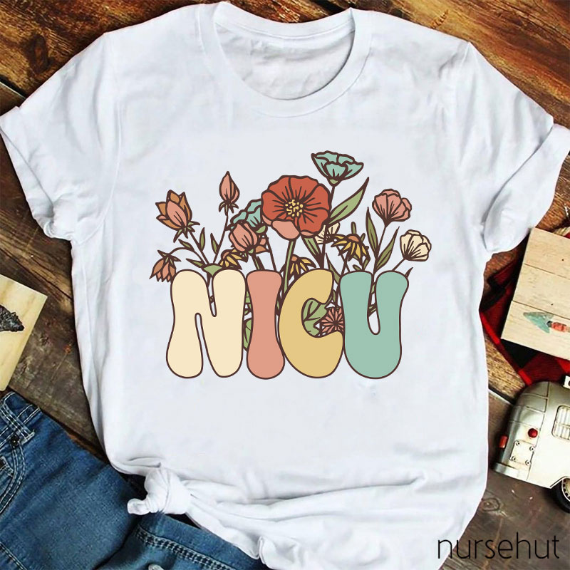 Pretty NICU Nurse With Flowers Nurse T-Shirt