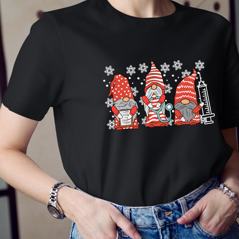Gnomes Christmas Vibes Nurse T-Shirt