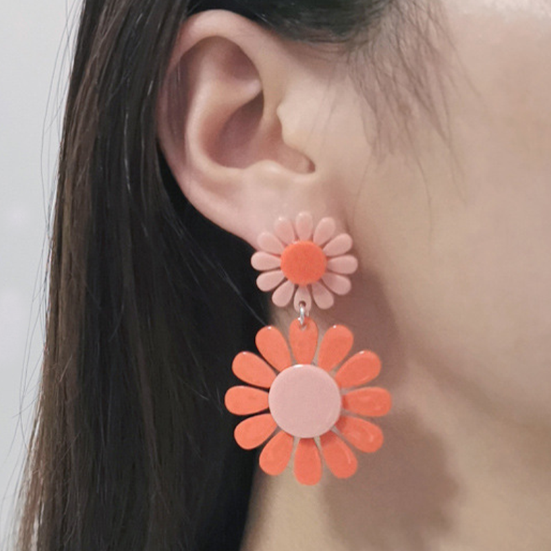 Exquisite Orange Daisy Acrylic Earrings