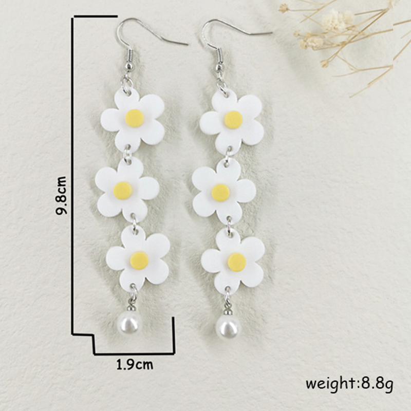 Elegant White Daisy Tassel Acrylic Earrings