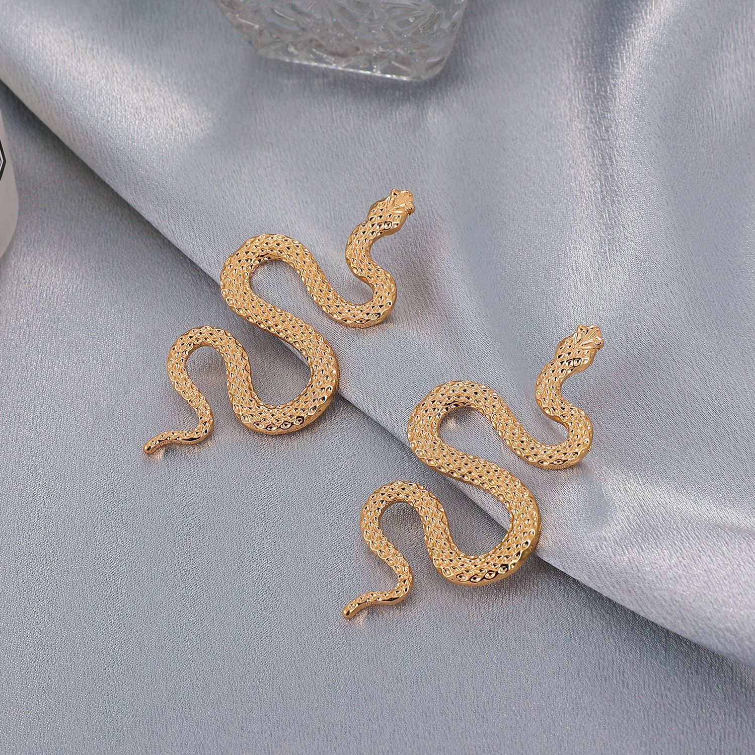Retro Exaggerated Three-Dimensional Snake Earrings