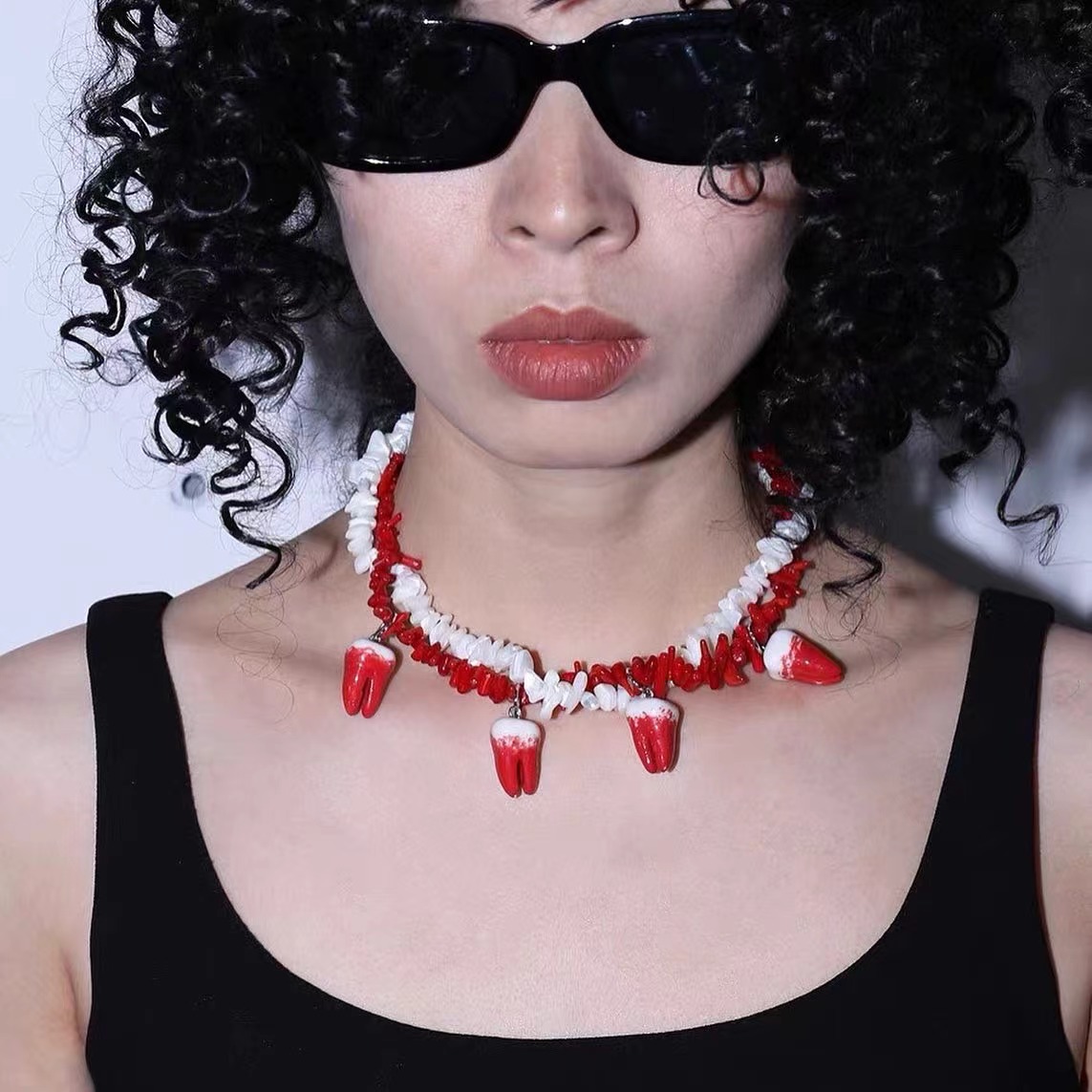 Bloodsucking teeth necklace-xxchiefs