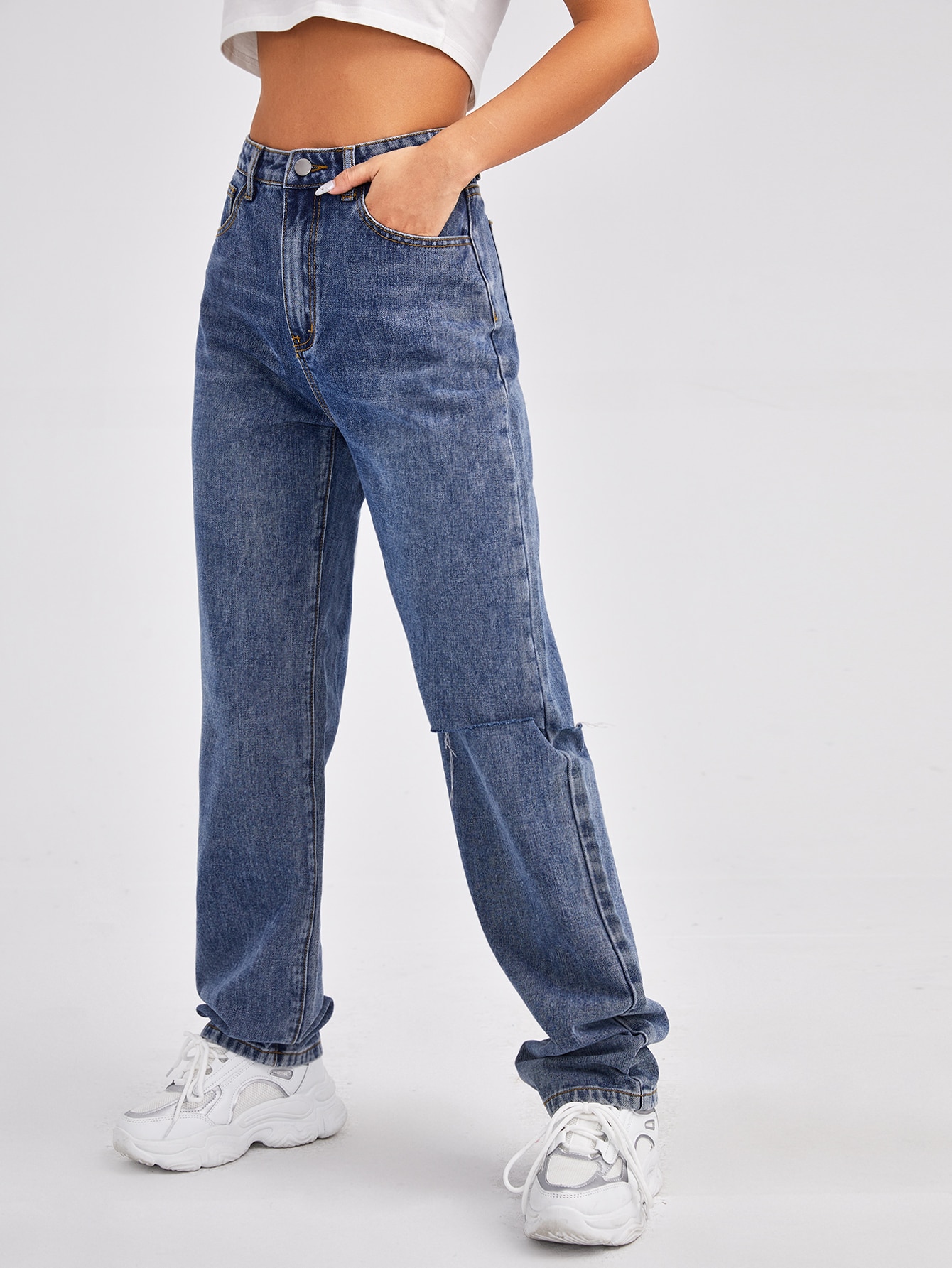 Jeans rectos rotos con bolsillo oblicuo de cintura alta - ZARA