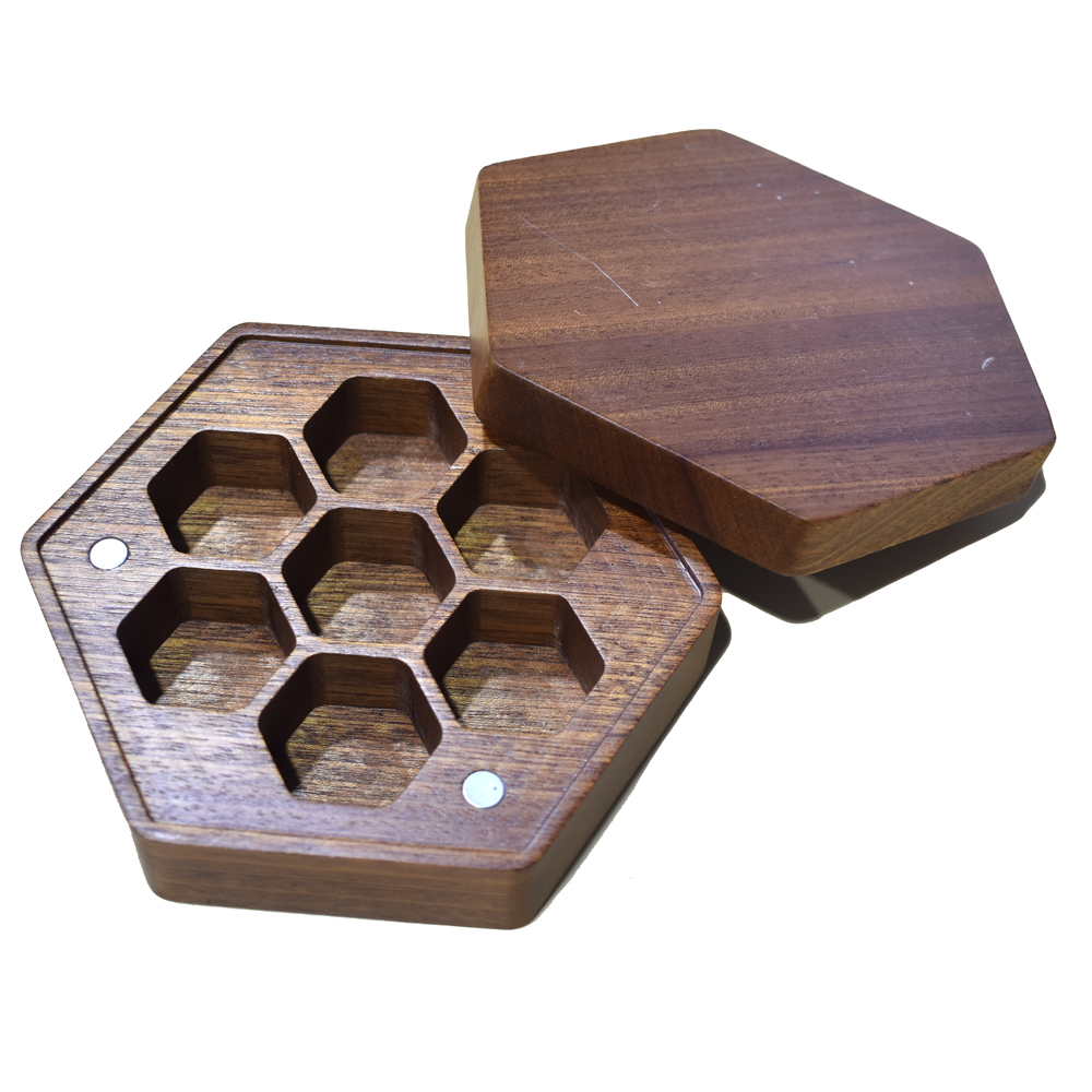 Sabah Wooden Magnetic Dice Box
