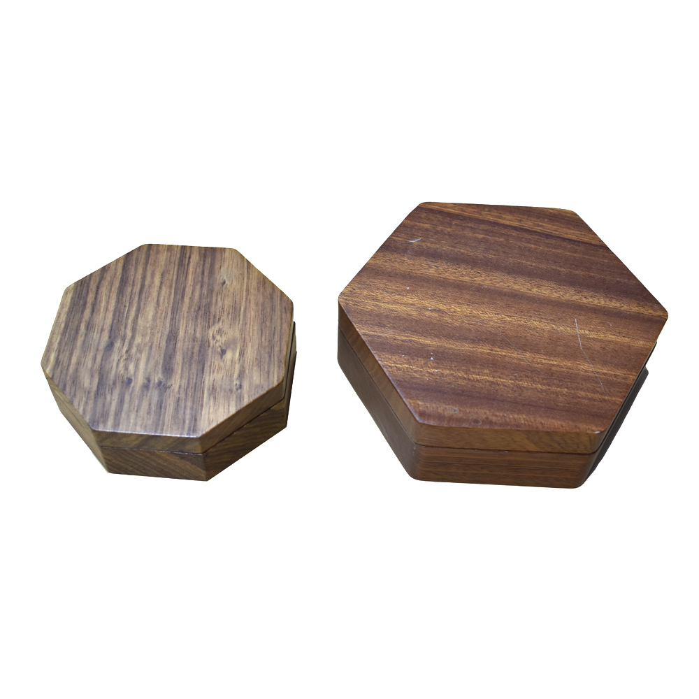 Small Sabah Wooden Magnetic Dice Box