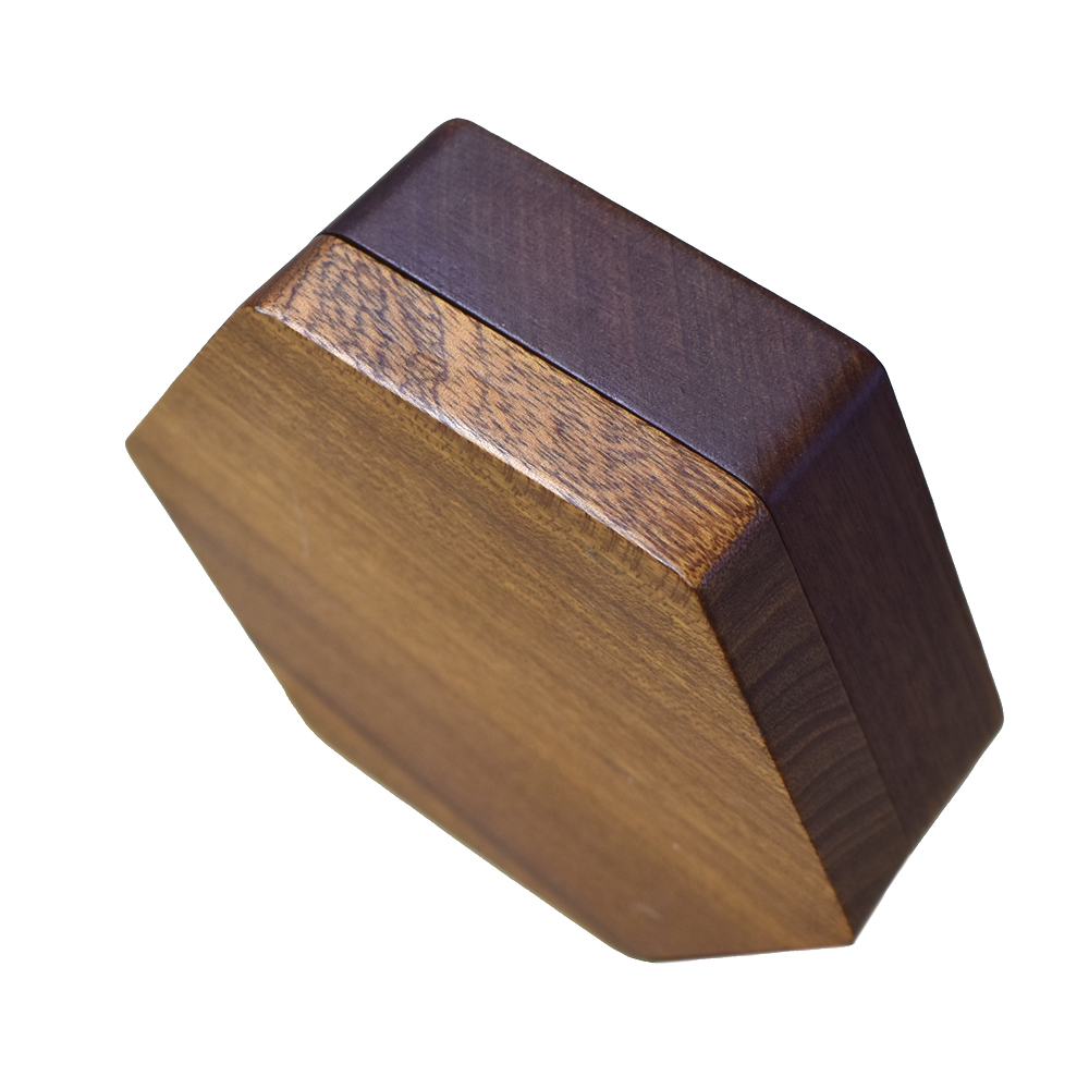 Sabah Wooden Magnetic Dice Box