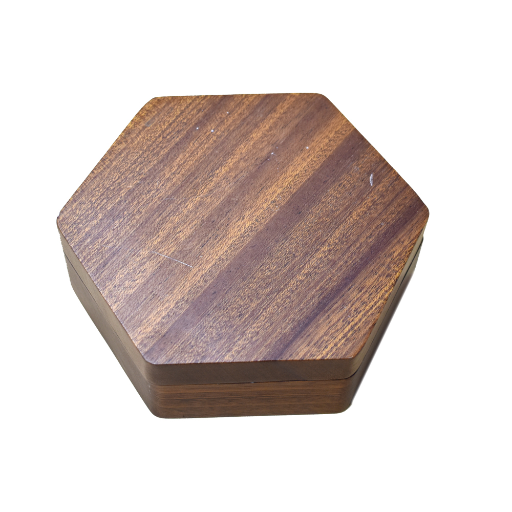 Sabah Wooden Magnetic Dice Box