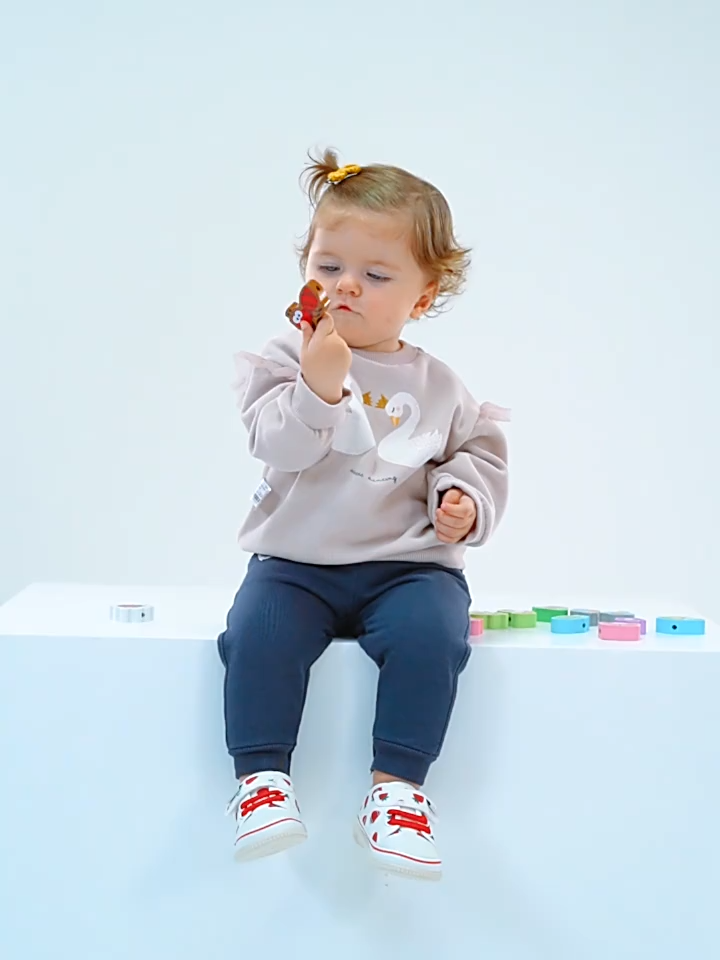 TARANIS Canvas shoes spring and autumn infant toddler shoes anti-slip breathable baby soft bottom is called shoes