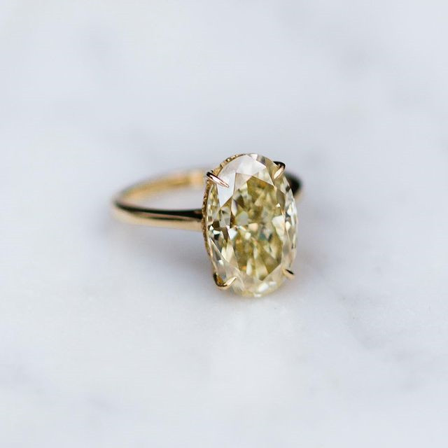 8ct Oval Cut Yellow Gold Sapphire Wedding Ring