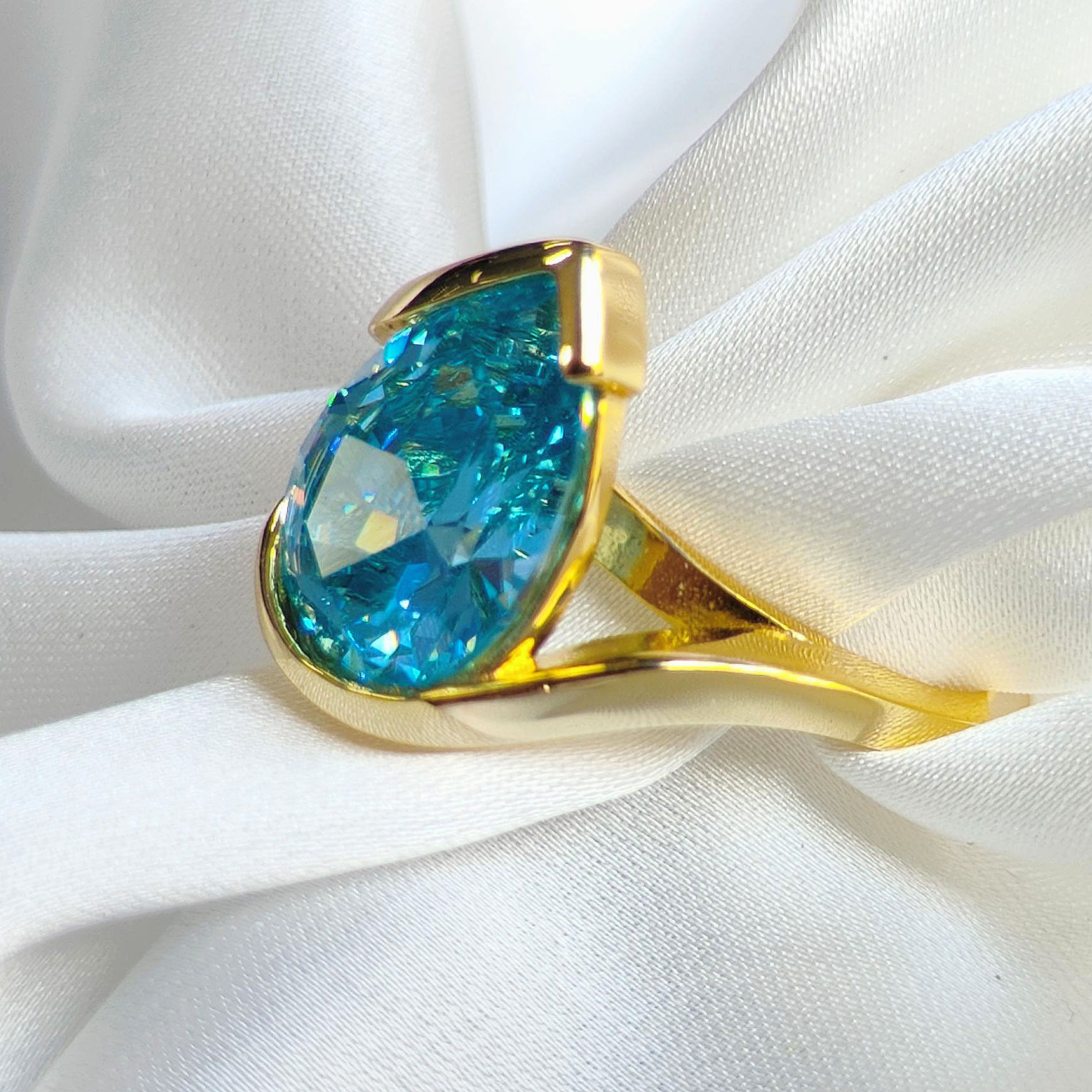 5ct Bypass Shank Pear Cut Aquamarine Sapphire Ring