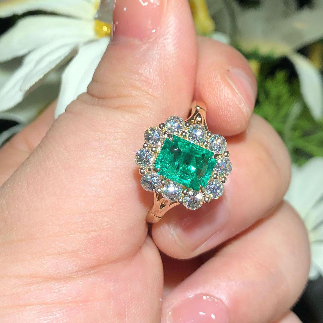 Art Deco Design 4ct Radiant Cut Emerald Green Ring