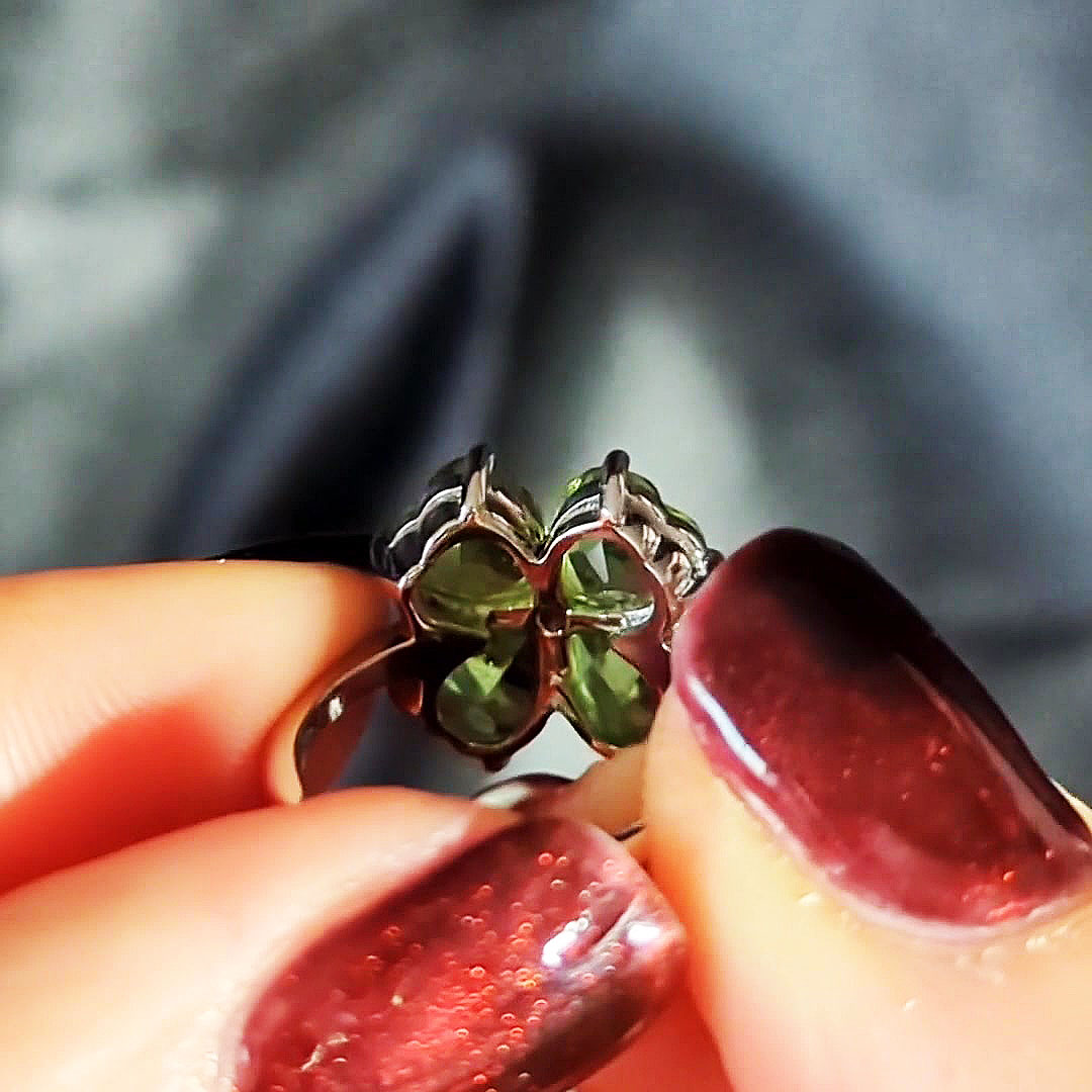4.25ct Heart Cut Green Leaf Clover Sapphire Eternity Ring