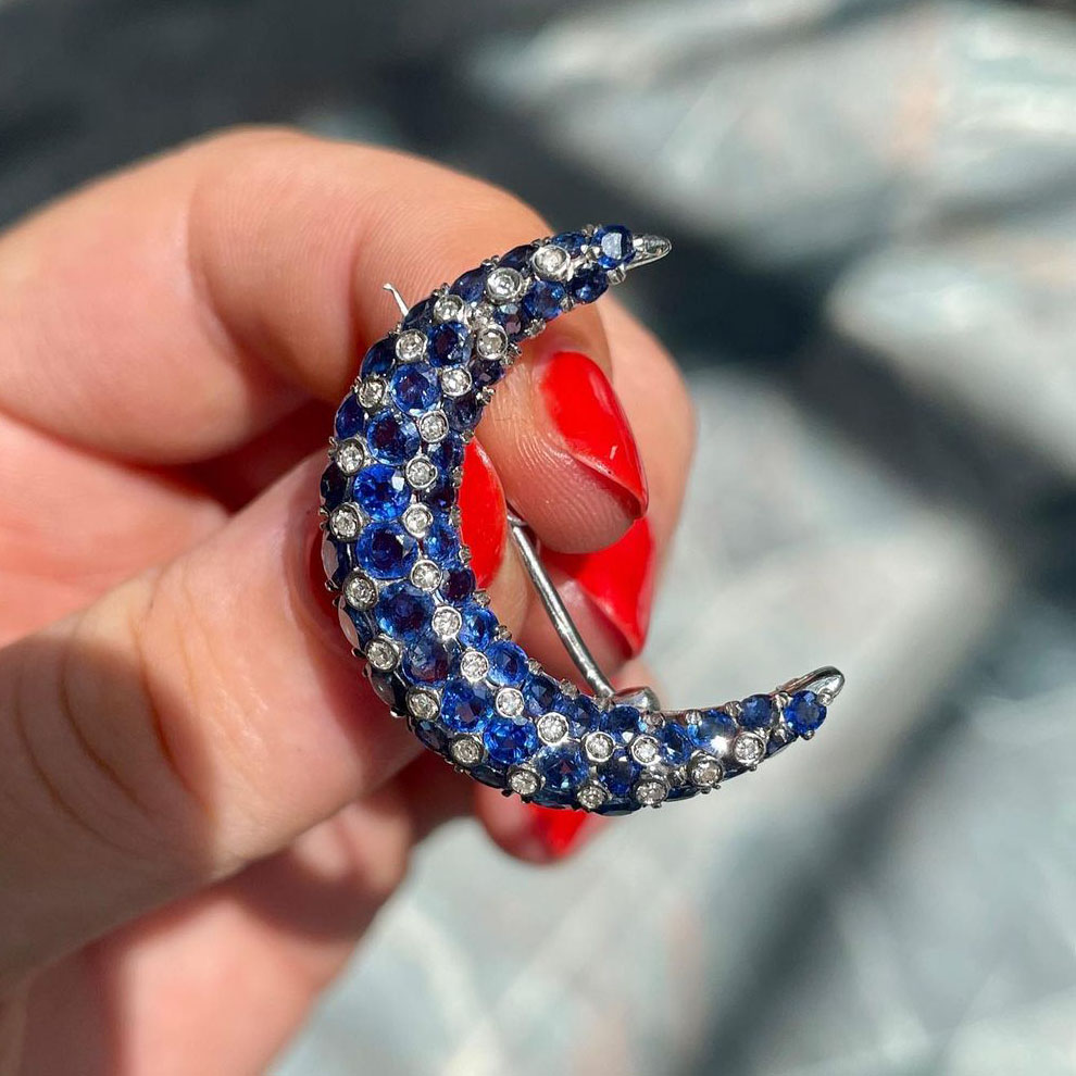 Round Cut Blue Sapphire Brooch