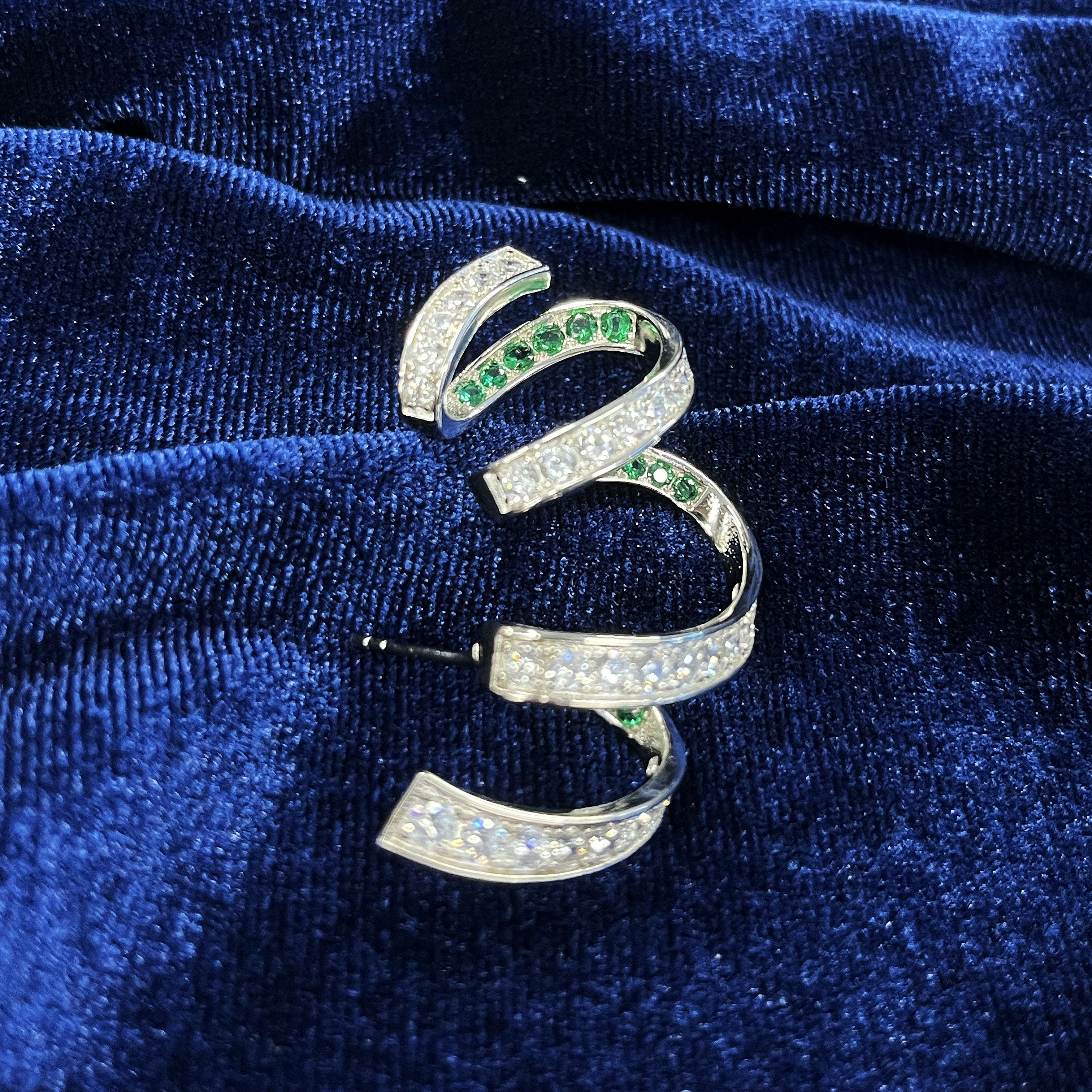 Round Cut White & Emerald Sapphire Swirl Ruban Design Earrings