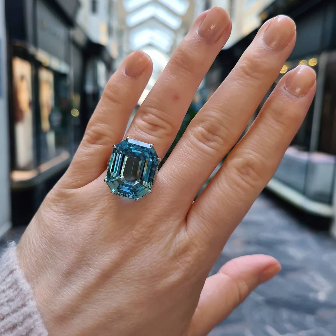 7ct Octagon Cut Aquamarine Sapphire Engagement Ring