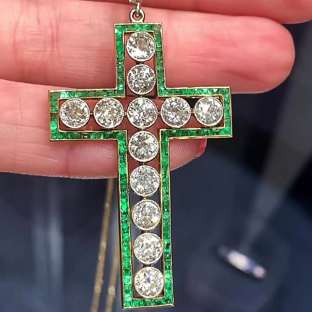 Round Cut White&Emerald Sapphire Pendant Necklace