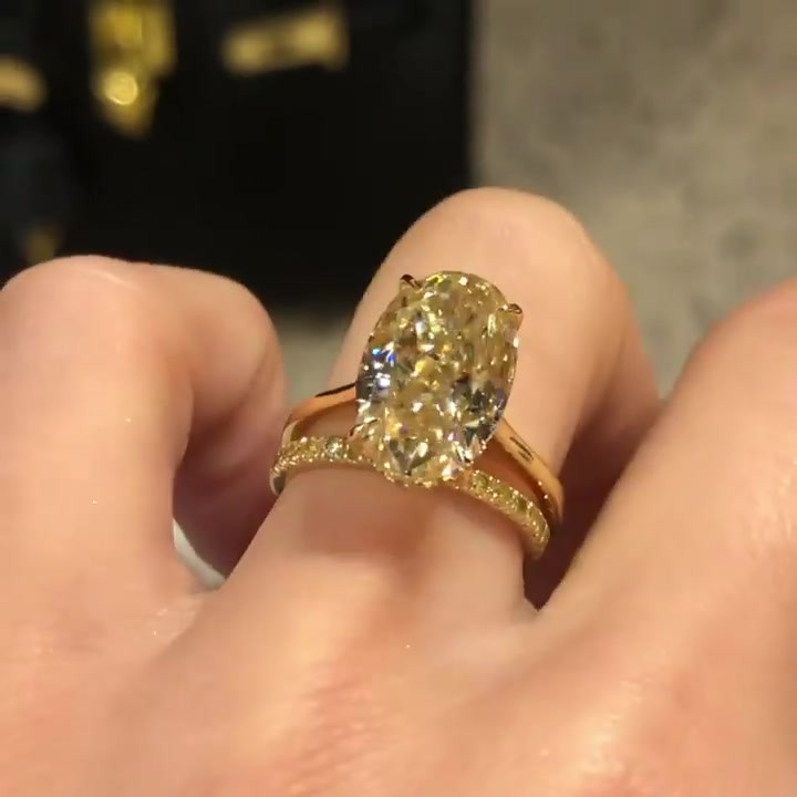 8ct Oval Cut Yellow Gold Sapphire Wedding Ring