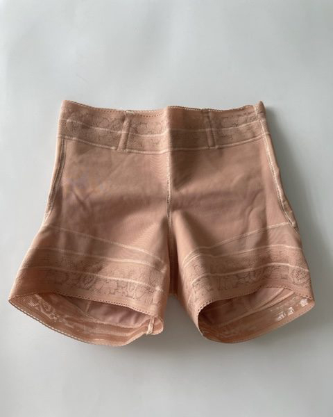 Butt Lifter Short At The Waist With Cheeky Rods