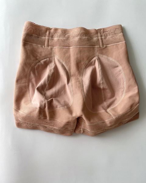 Butt Lifter Short At The Waist With Cheeky Rods