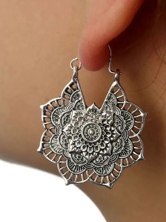 Vintage Hollow Alloy Flower Earring Accessories-Curvy-Faja