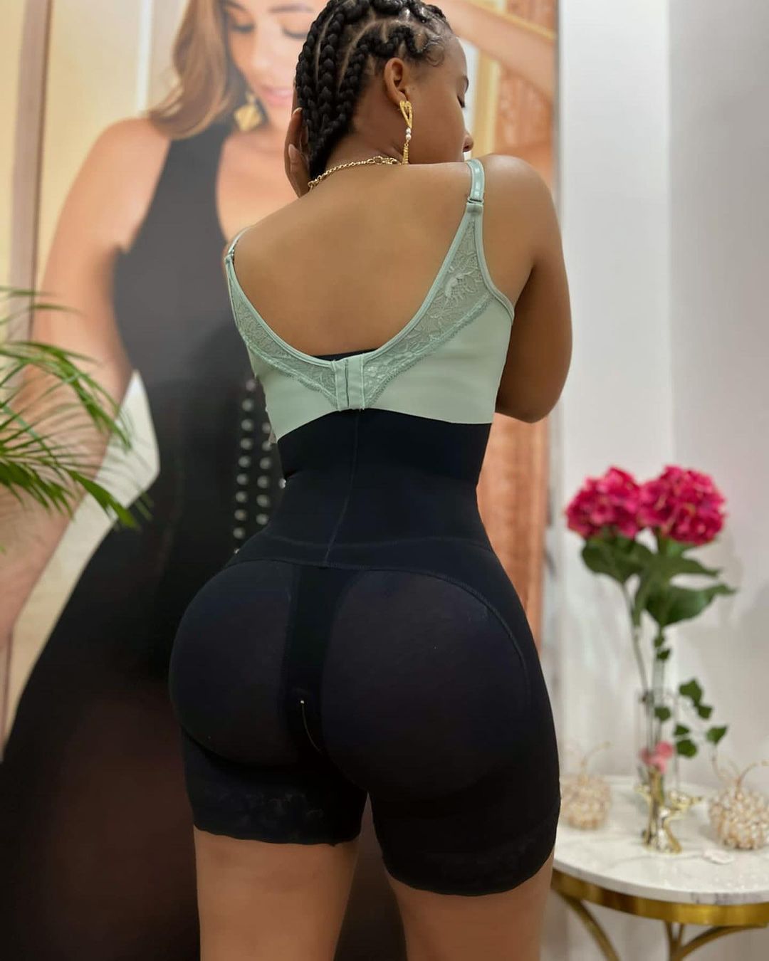 Body sin mangas con pecho abierto