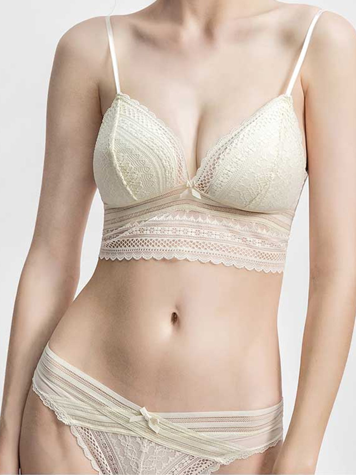 Sujetador inalámbrico sin espalda en forma de U de lencería de encaje 