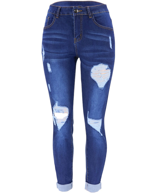 Jeans rasgados ajustados a la cadera